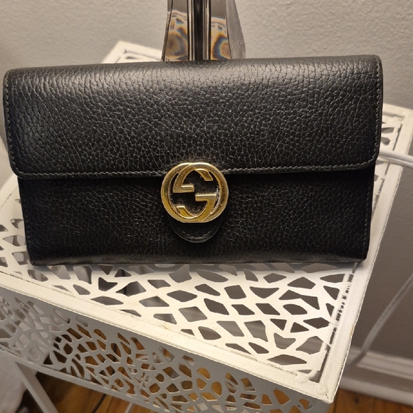 Gucci Black Leather Wallet with Gold Logo - Picture 1 of 7